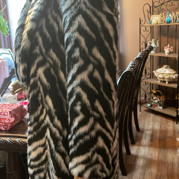 Alice + Olivia Faux Fur Coat - Picture 3 of 8